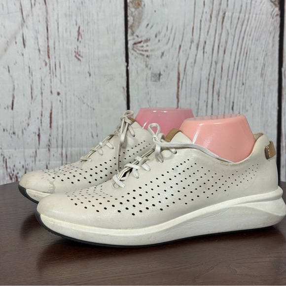 CLARK’s Unstructured Women's Cream Leather Sneakers Removable cushion Size 8 GUC - Picture 13 of 16